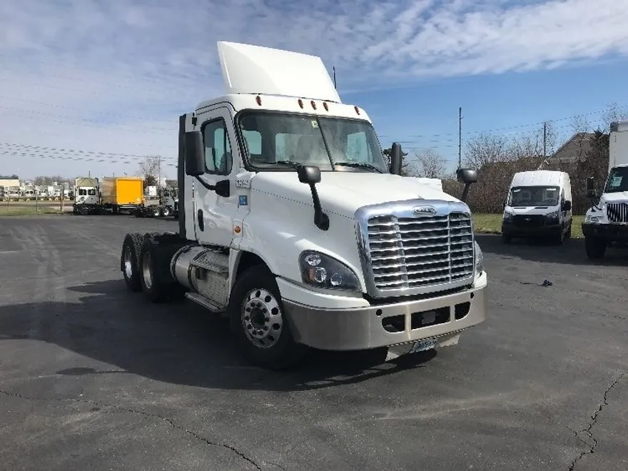 2019 Freightliner Cascadia 125" Sleeper Cab photo 1