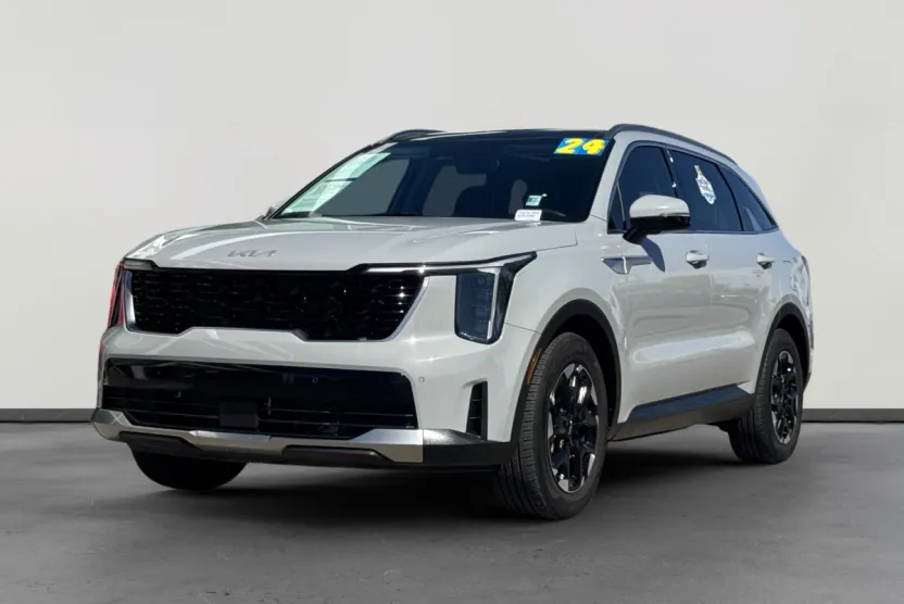 2024 Kia Sorento S photo 1