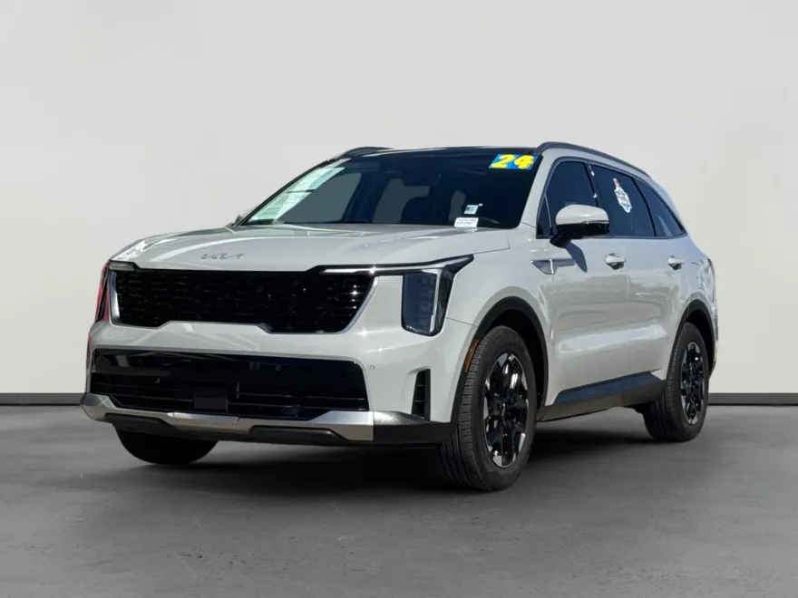 2024 Kia Sorento S photo 1