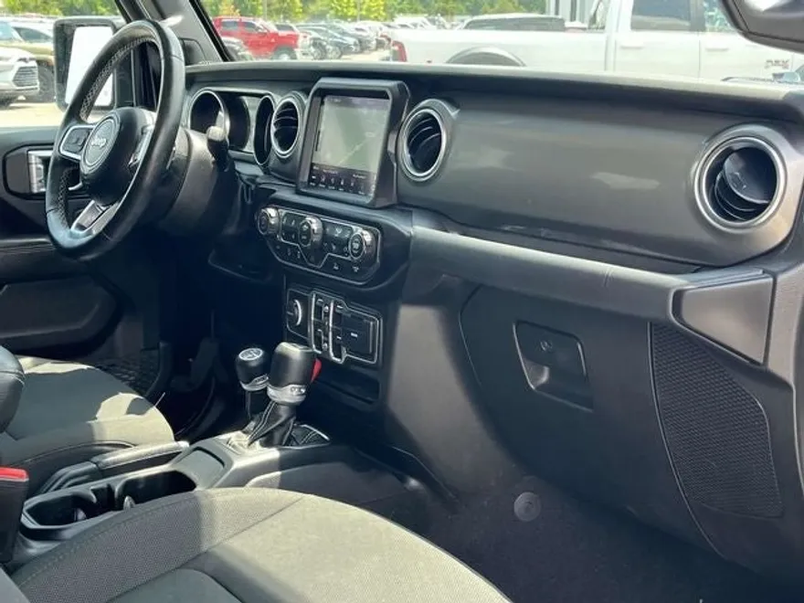2022 Jeep Wrangler Unlimited Sahara photo 24