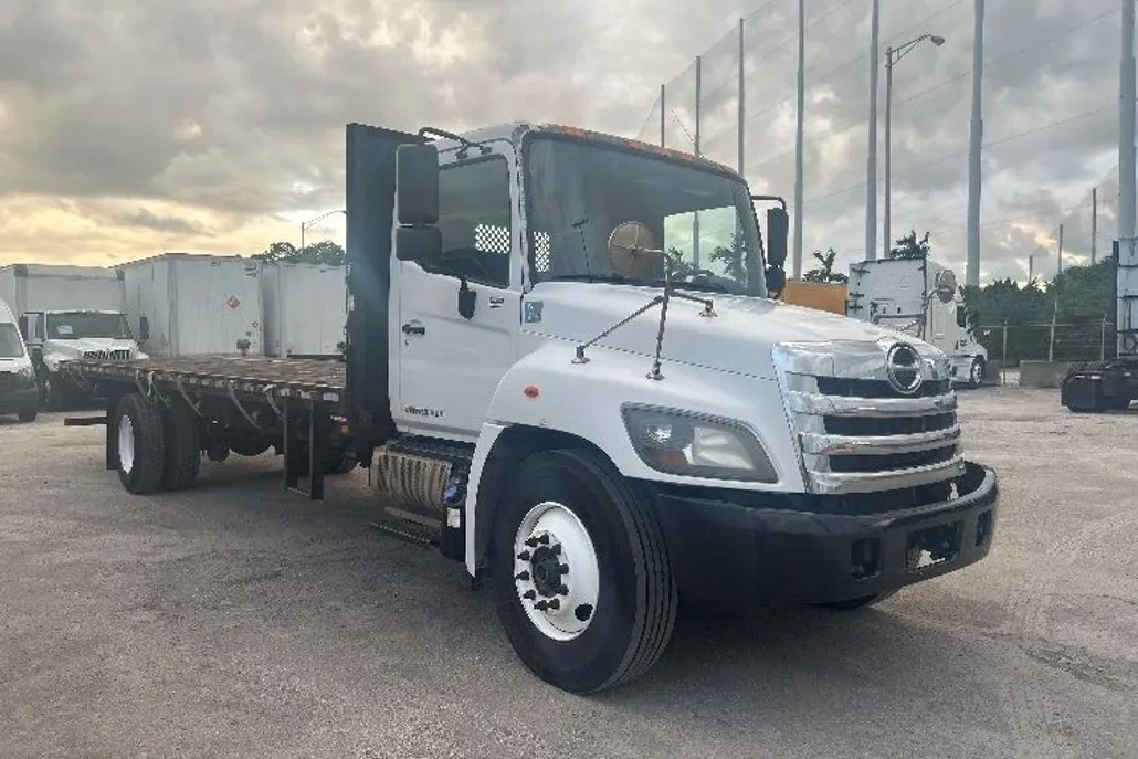 2018 Hino Conventional Type Truck photo 1