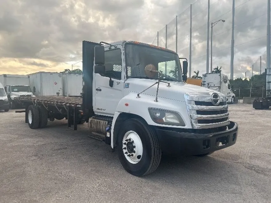 2018 Hino Conventional Type Truck photo 1
