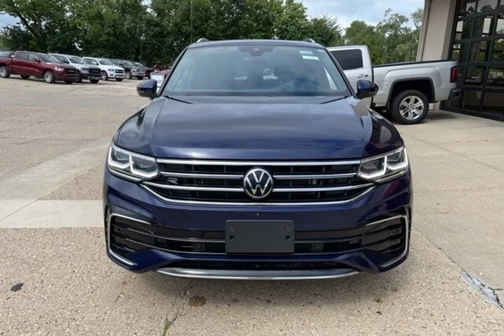 2022 Volkswagen Tiguan SEL Premium R-Line photo 1