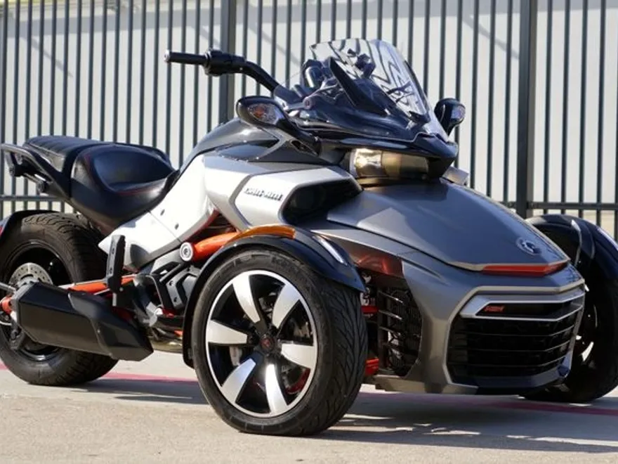 2015 Can Am Spyder photo 1