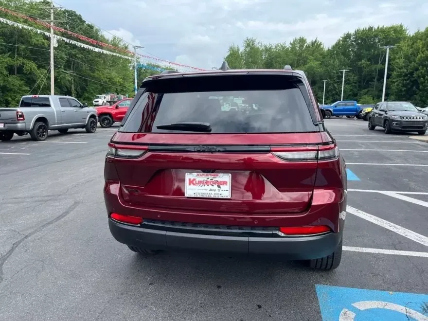 2025 Jeep Grand Cherokee Laredo X photo 1