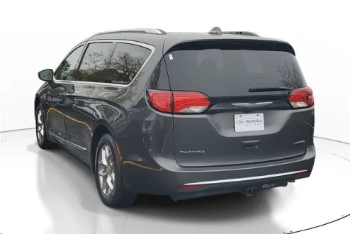 2018 Chrysler Pacifica Limited photo 3