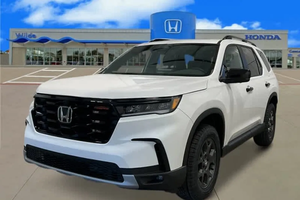 2025 Honda Pilot TrailSport photo 1
