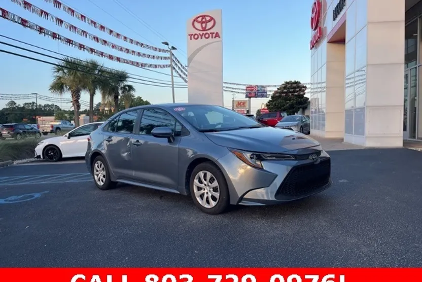 2020 Toyota Corolla LE photo 1