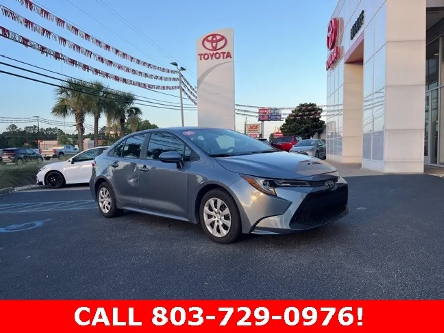 2020 Toyota Corolla LE photo 1