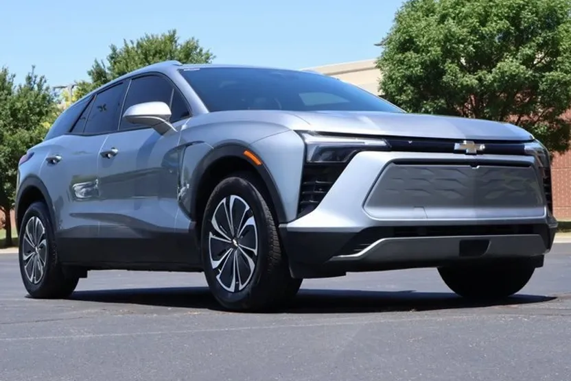 2025 Chevrolet Blazer EV photo 1