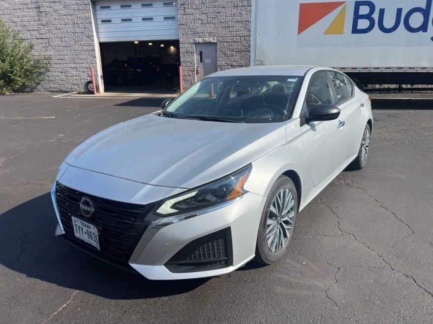2024 Nissan Altima 2.5 SV photo 1