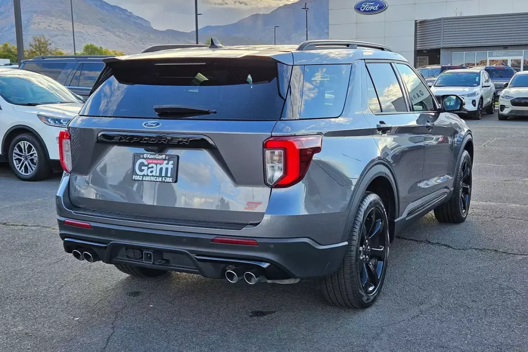 2023 Ford Explorer ST photo 1