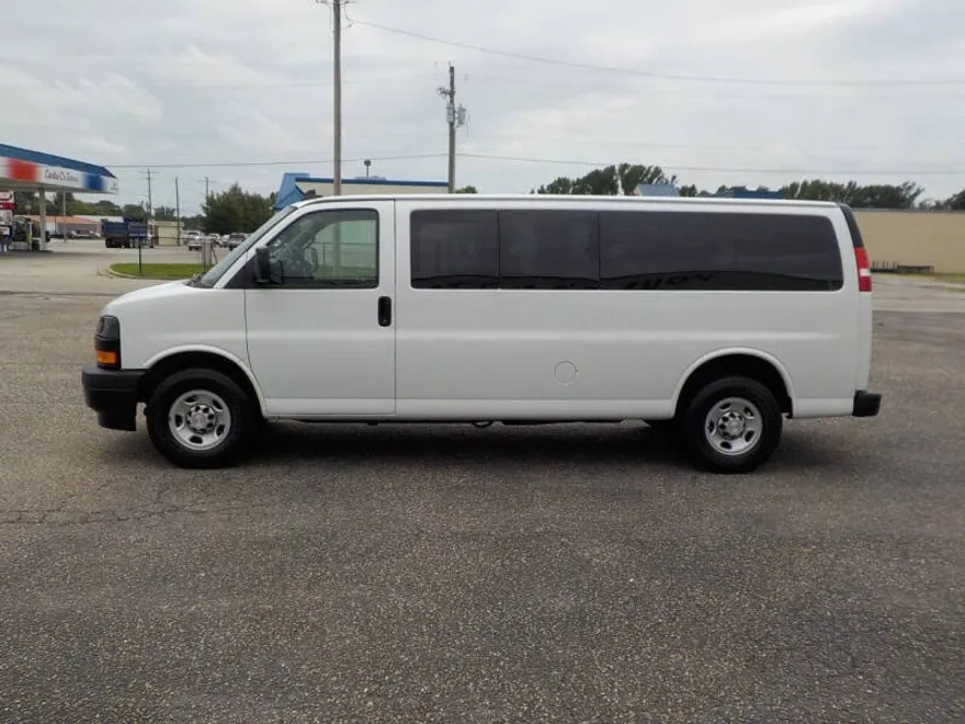 2019 Chevrolet Express LS 3500 photo 1
