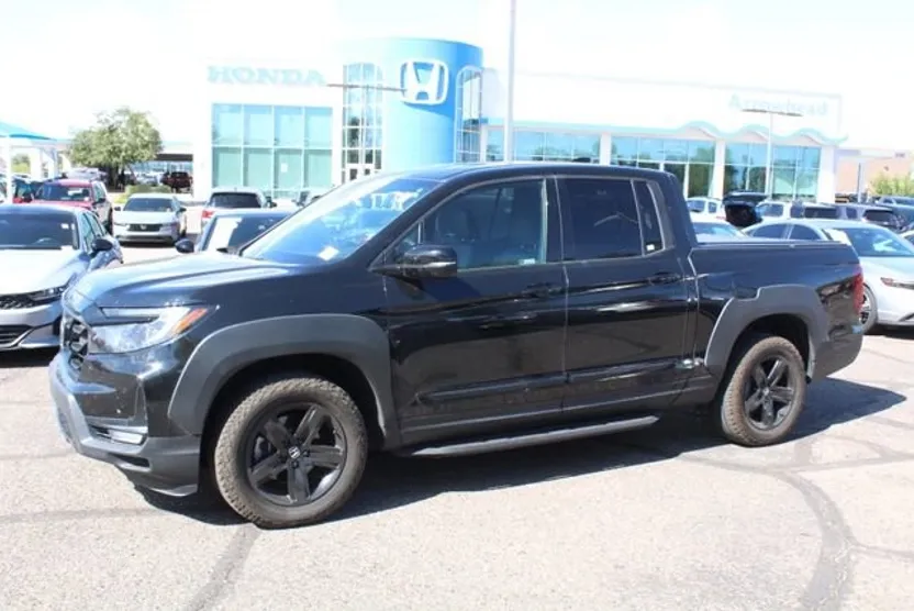 2021 Honda Ridgeline Black Edition photo 1
