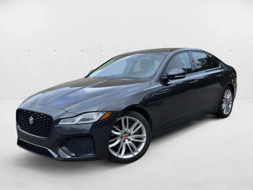 2023 Jaguar XF SE photo 1