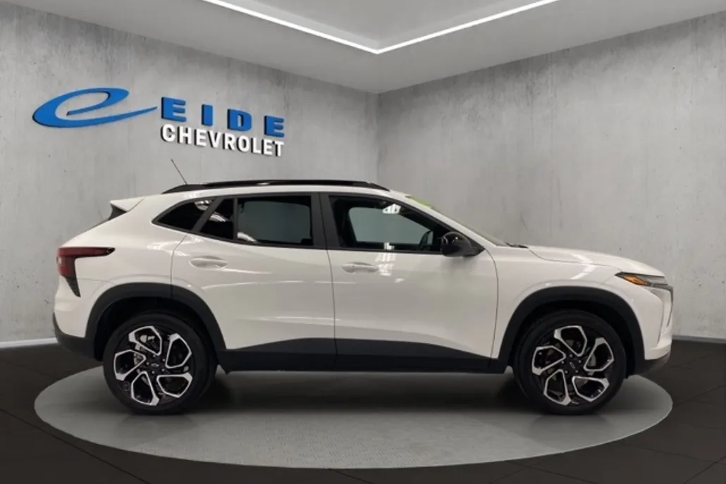 2024 Chevrolet Trax photo 1