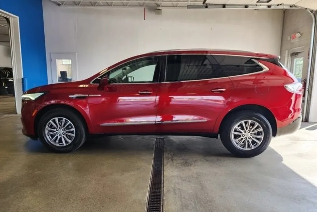 2023 Buick Enclave Essence photo 1