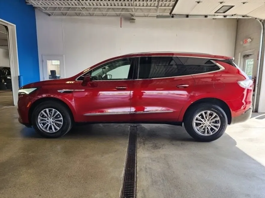 2023 Buick Enclave Essence photo 1