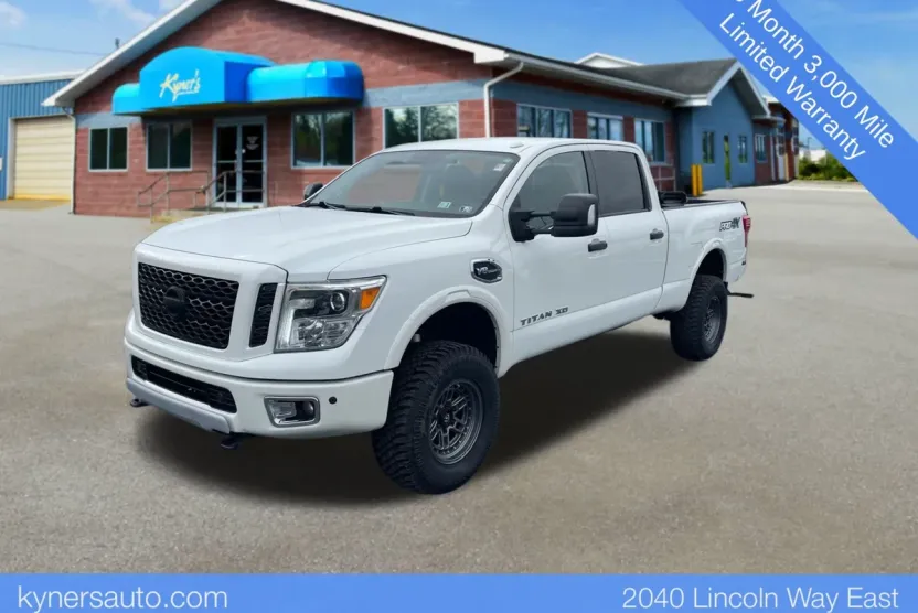 2017 Nissan Titan PRO-4X photo 1