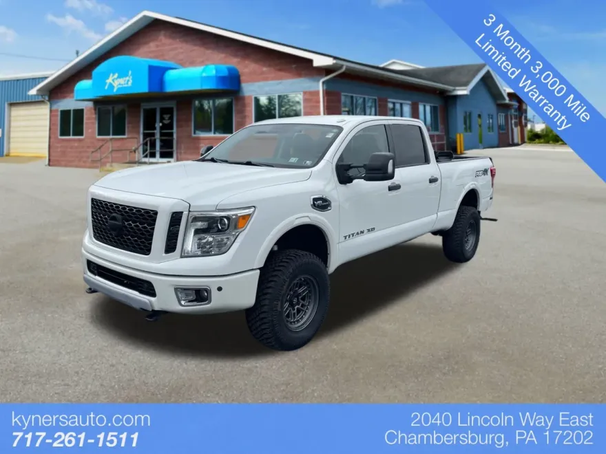 2017 Nissan Titan PRO-4X photo 1