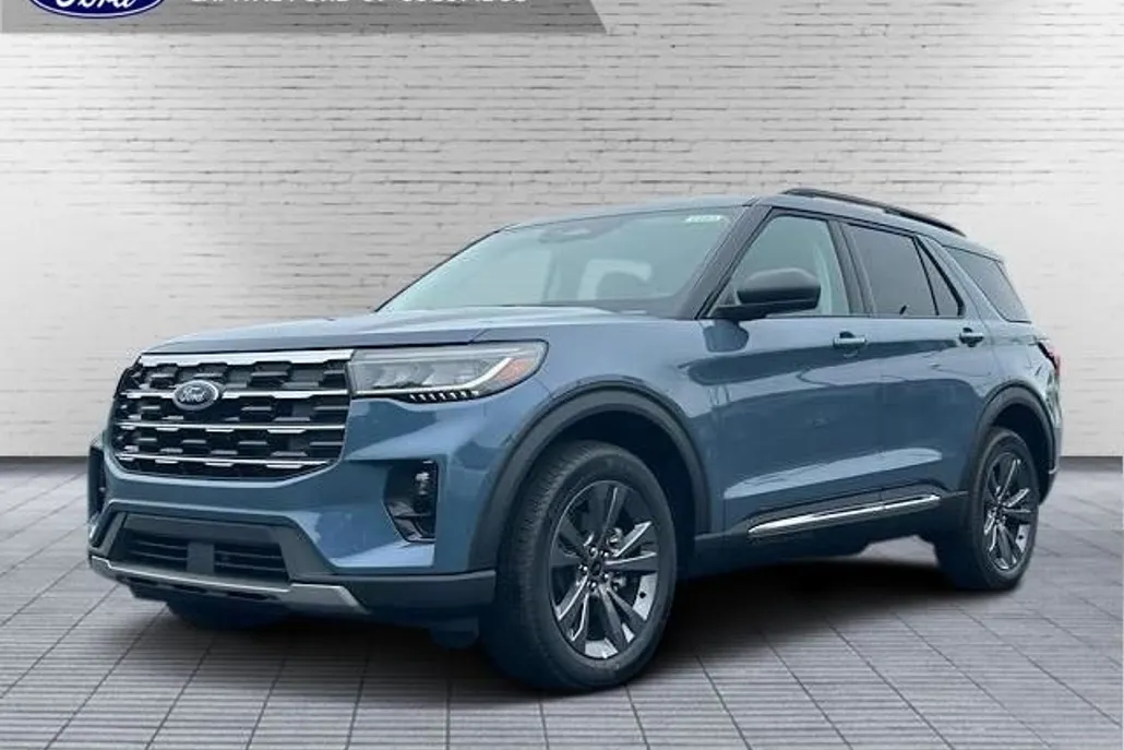 2025 Ford Explorer photo 1