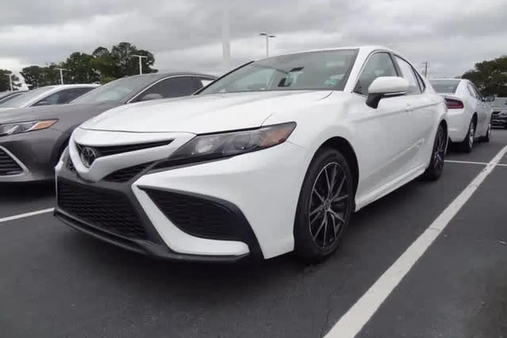 2023 Toyota Camry SE photo 1