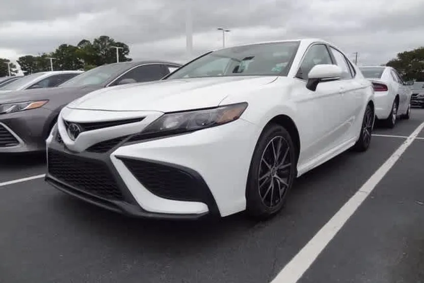 2023 Toyota Camry SE photo 1