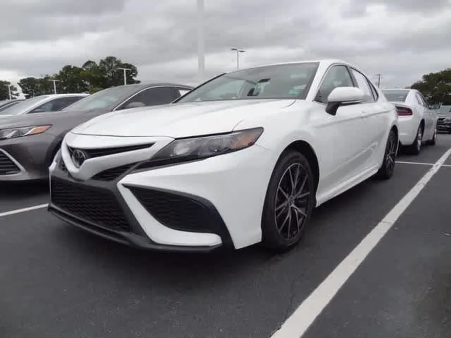 2023 Toyota Camry SE photo 1