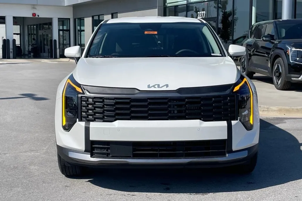 2026 Kia Sportage Hybrid LX photo 1