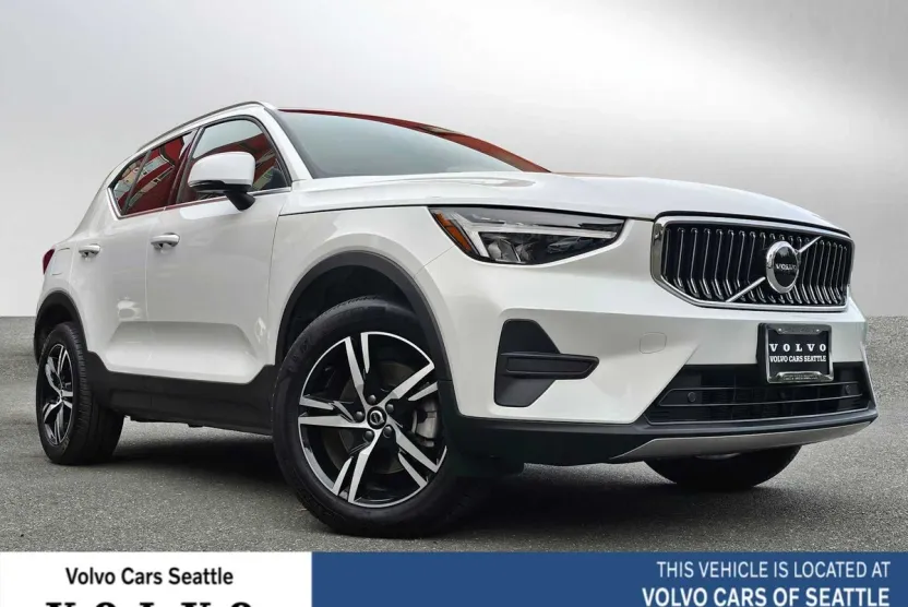 2025 Volvo XC40 Core photo 1