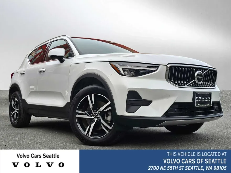2025 Volvo XC40 Core photo 1
