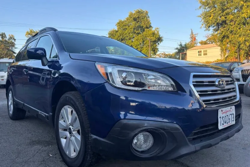 2015 Subaru Outback 2.5i Premium photo 1