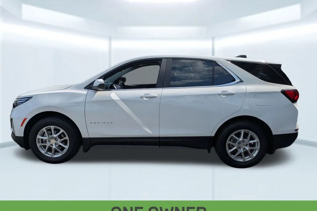 2023 Chevrolet Equinox LT photo 1