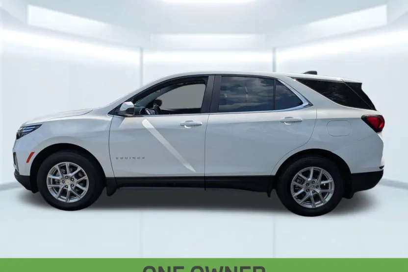 2023 Chevrolet Equinox LT photo 1