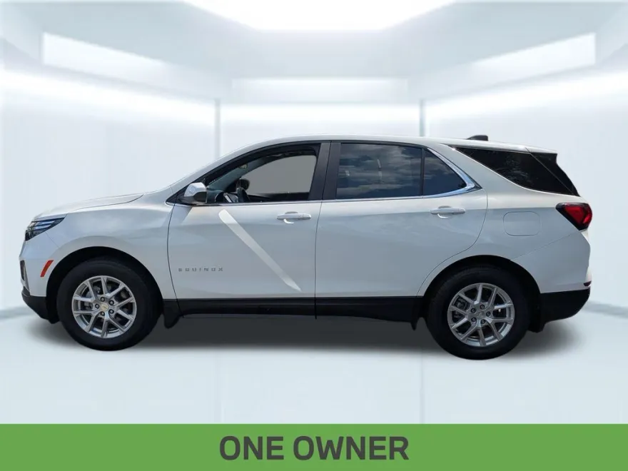2023 Chevrolet Equinox LT photo 1