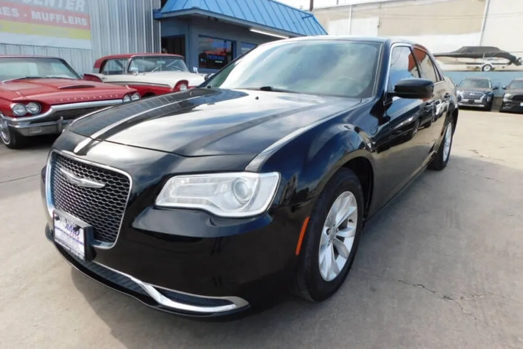 2015 Chrysler 300 Limited photo 1