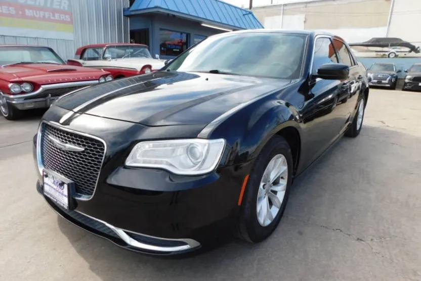2015 Chrysler 300 Limited photo 1