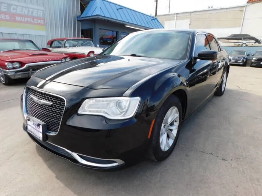 2015 Chrysler 300 Limited photo 1