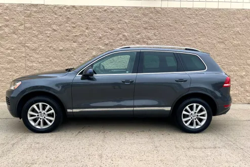 2014 Volkswagen Touareg Sport photo 2
