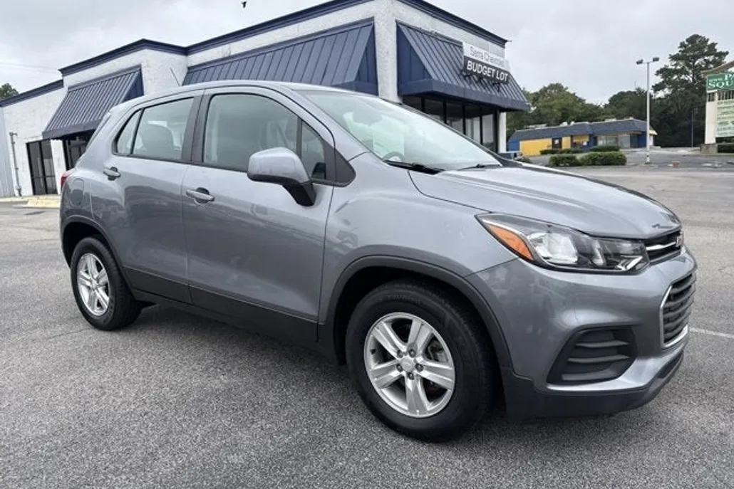 2020 Chevrolet Trax LS photo 1