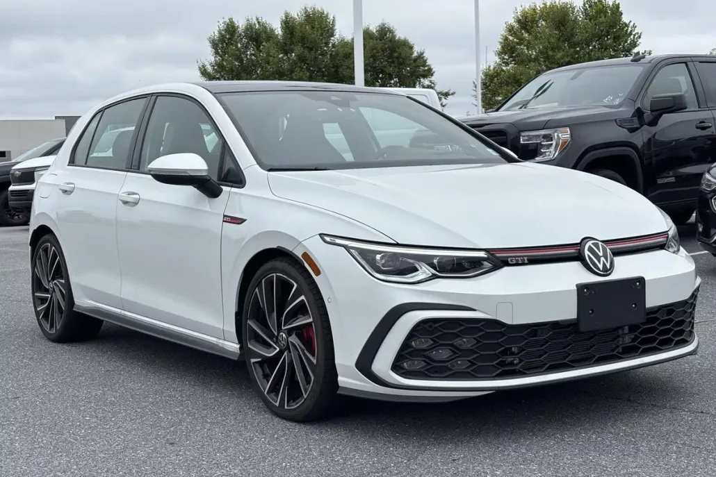 2024 Volkswagen Golf GTI Autobahn photo 1