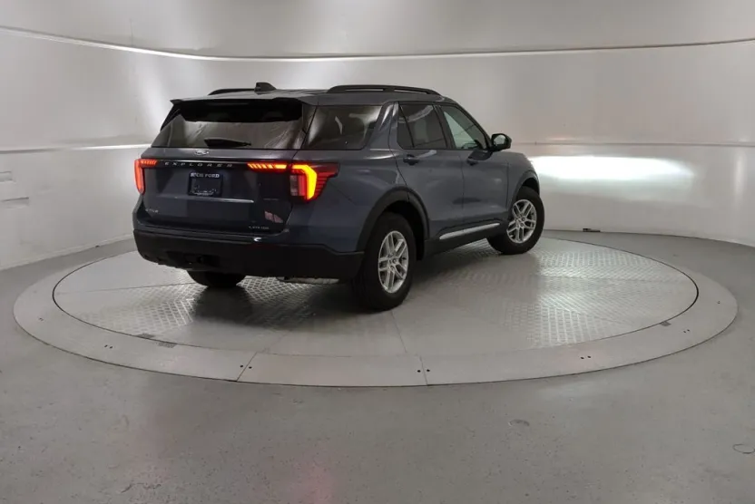 2025 Ford Explorer photo 1