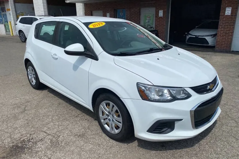 2019 Chevrolet Sonic LT photo 1
