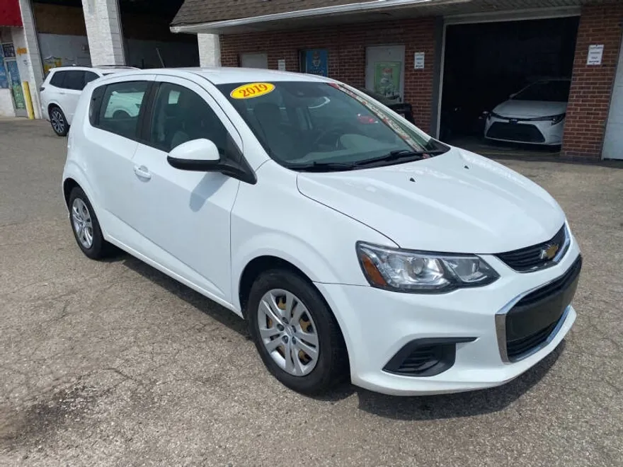 2019 Chevrolet Sonic LT photo 1