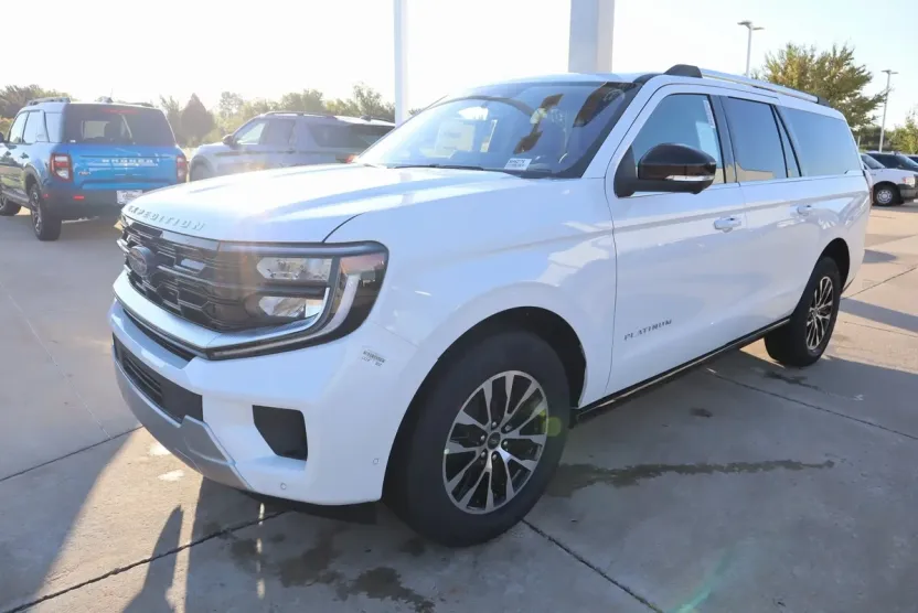 2025 Ford Expedition MAX Platinum photo 1