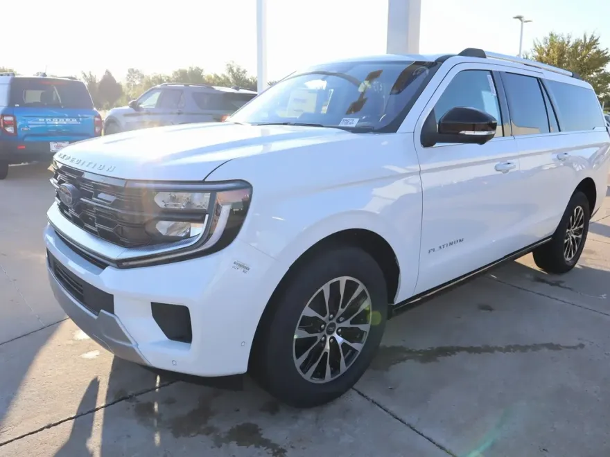 2025 Ford Expedition MAX Platinum photo 1