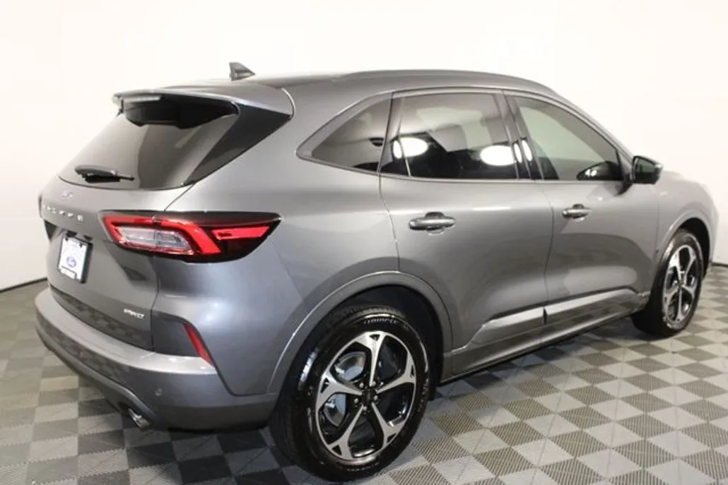2025 Ford Escape ST-Line Elite photo 1