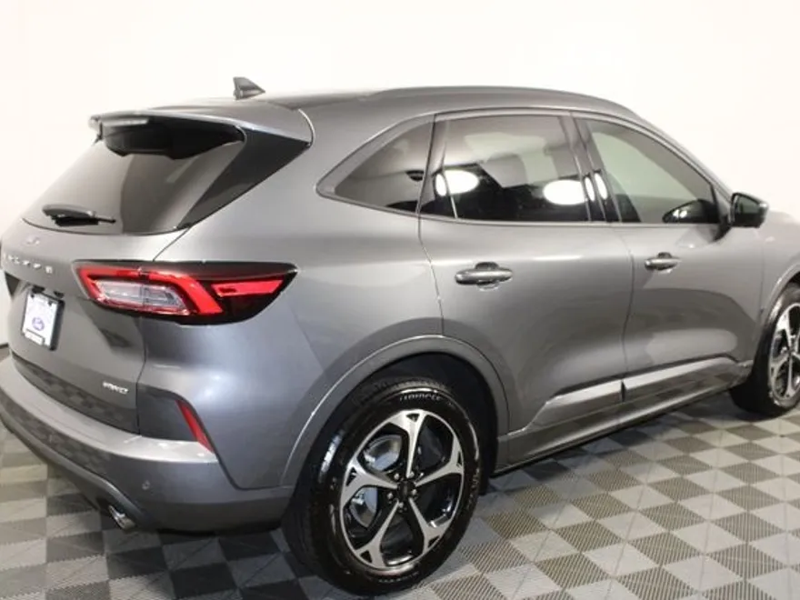 2025 Ford Escape ST-Line Elite photo 1