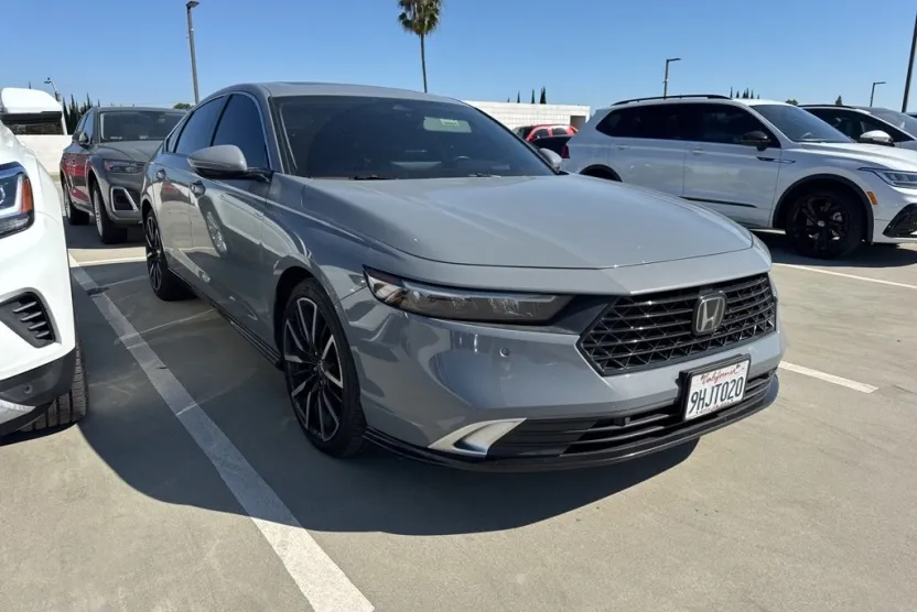 2023 Honda Accord Hybrid Touring photo 1