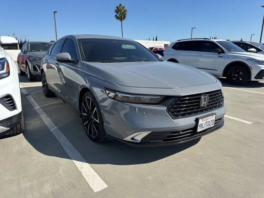 2023 Honda Accord Hybrid Touring photo 1